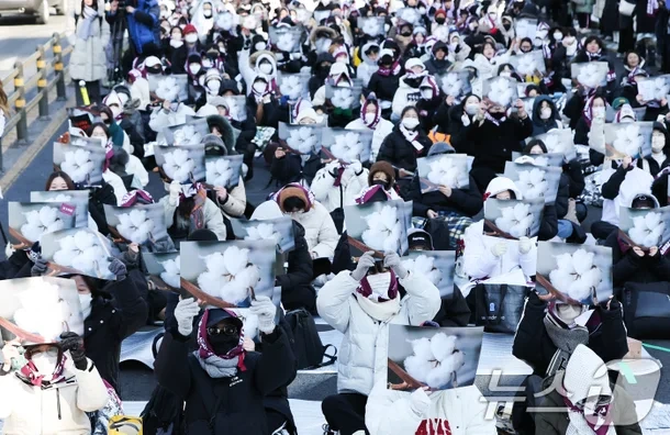 법원, 동덕여대 '본관 점거 금지' 가처분 기각…